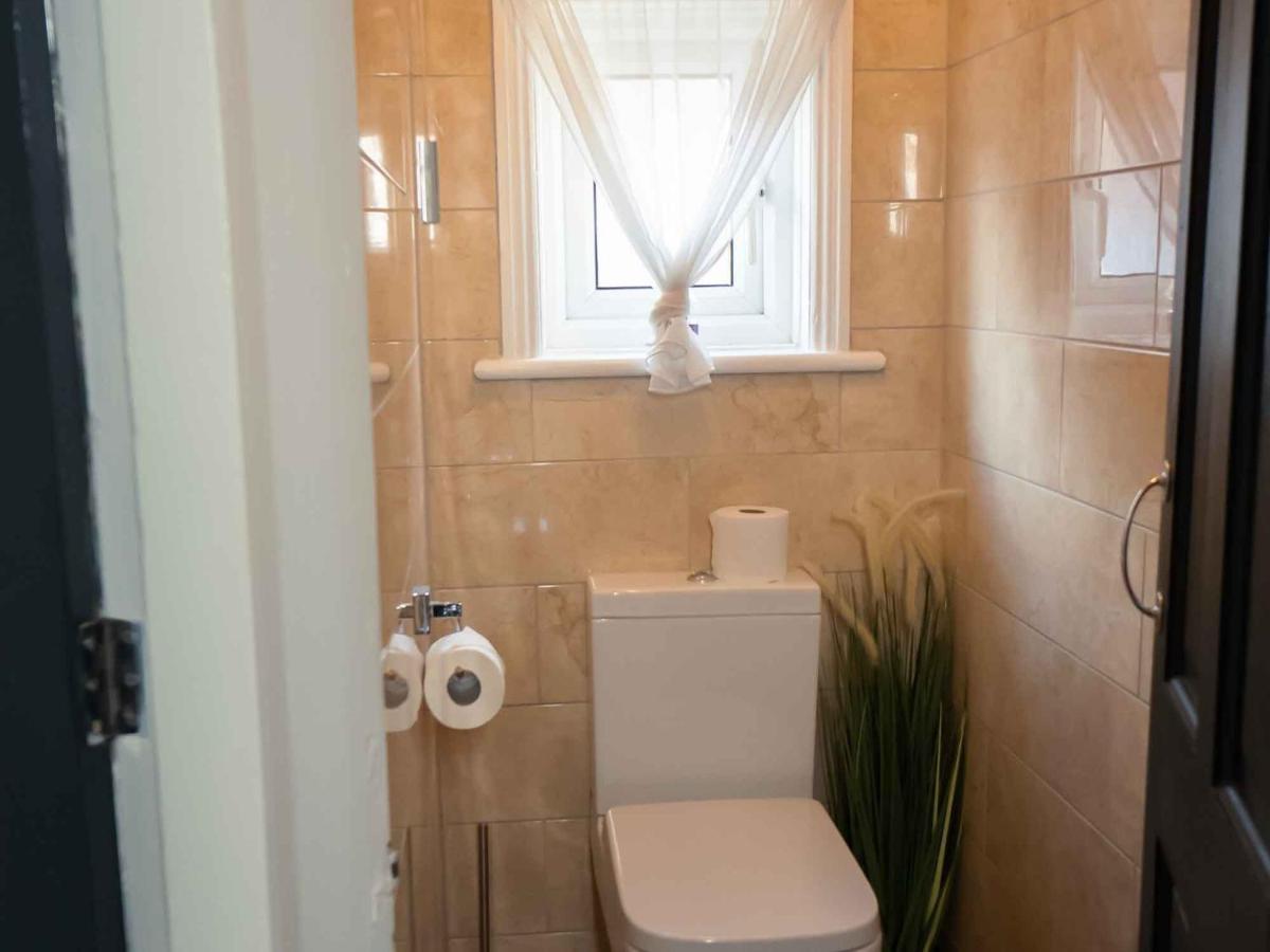 Pass The Keys Amazing, Newly Renovated 5Bedroom House Sleeps 10 Scarborough Exteriör bild