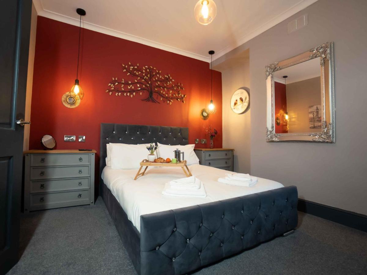Pass The Keys Amazing, Newly Renovated 5Bedroom House Sleeps 10 Scarborough Exteriör bild