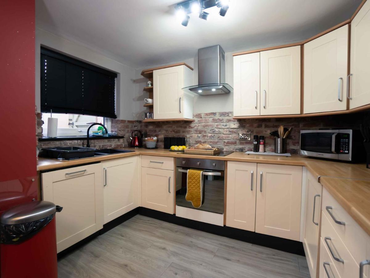 Pass The Keys Amazing, Newly Renovated 5Bedroom House Sleeps 10 Scarborough Exteriör bild