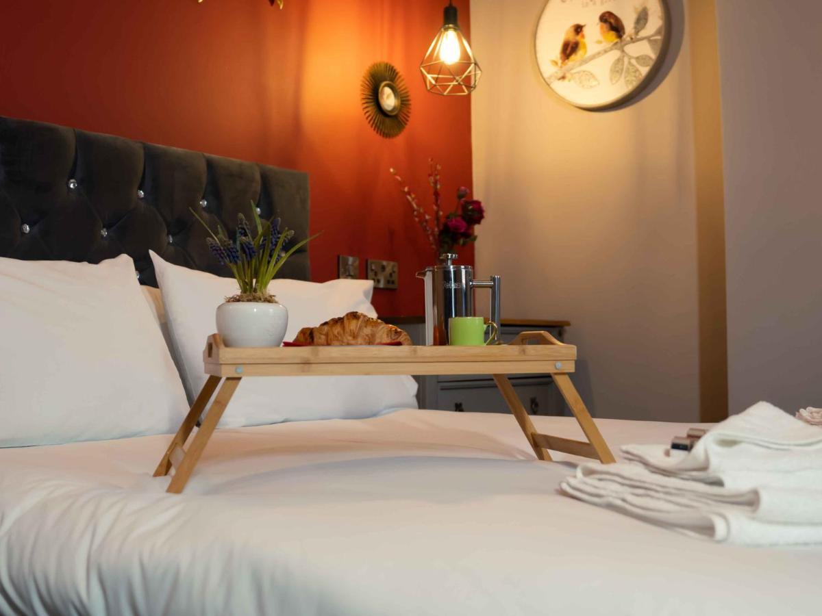 Pass The Keys Amazing, Newly Renovated 5Bedroom House Sleeps 10 Scarborough Exteriör bild