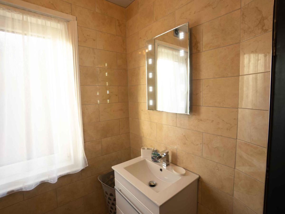 Pass The Keys Amazing, Newly Renovated 5Bedroom House Sleeps 10 Scarborough Exteriör bild