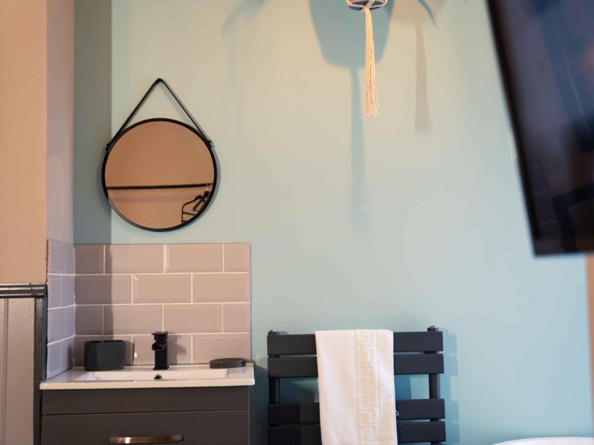 Pass The Keys Amazing, Newly Renovated 5Bedroom House Sleeps 10 Scarborough Exteriör bild