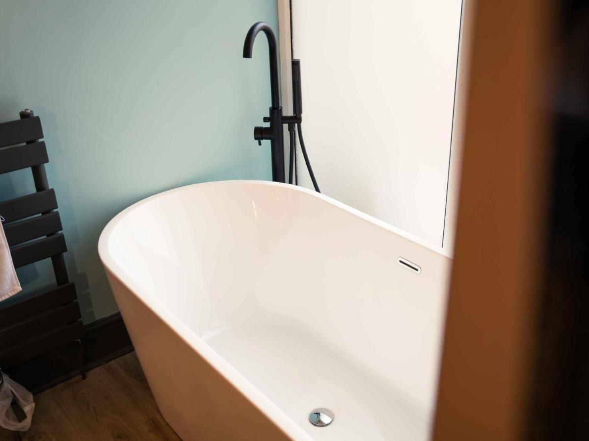 Pass The Keys Amazing, Newly Renovated 5Bedroom House Sleeps 10 Scarborough Exteriör bild