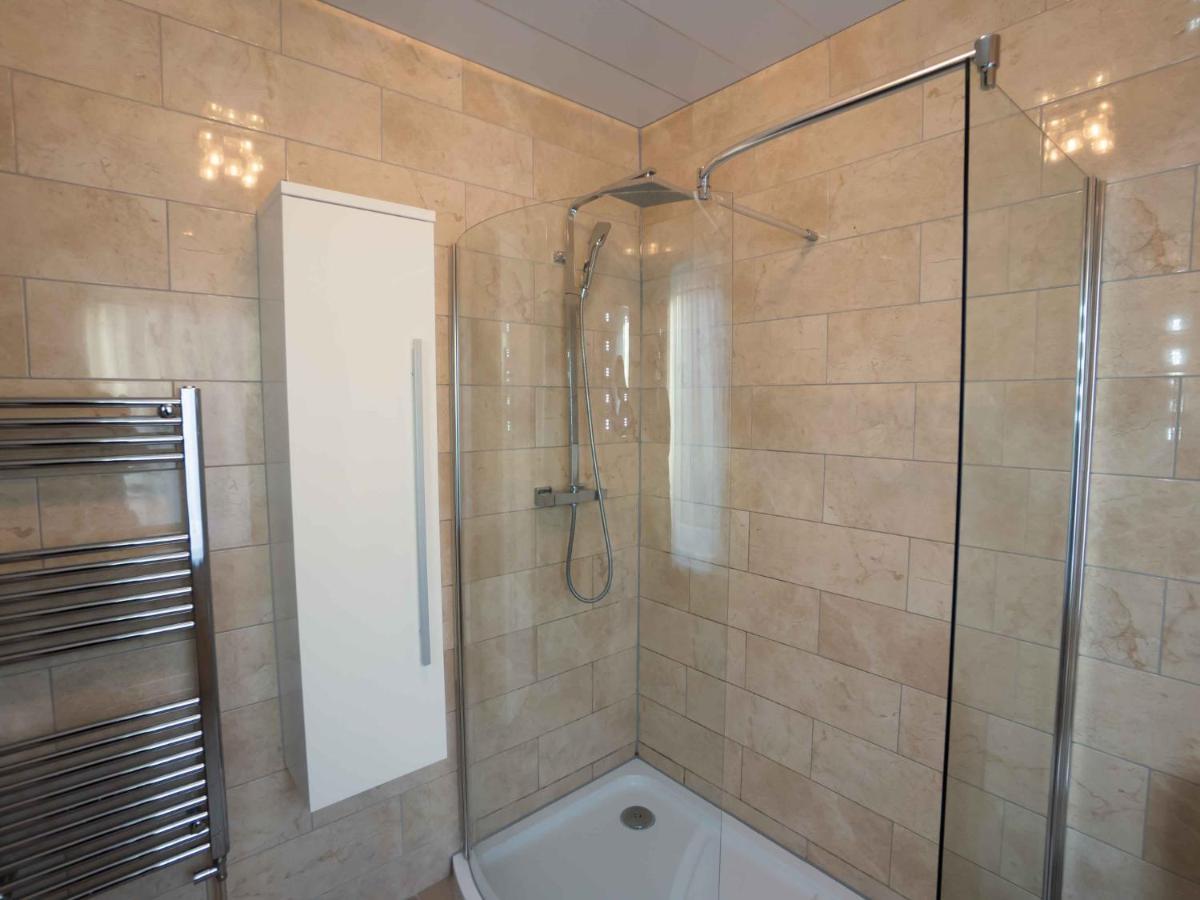 Pass The Keys Amazing, Newly Renovated 5Bedroom House Sleeps 10 Scarborough Exteriör bild