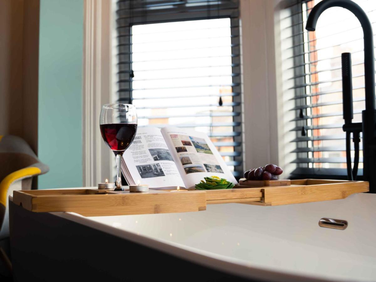 Pass The Keys Amazing, Newly Renovated 5Bedroom House Sleeps 10 Scarborough Exteriör bild