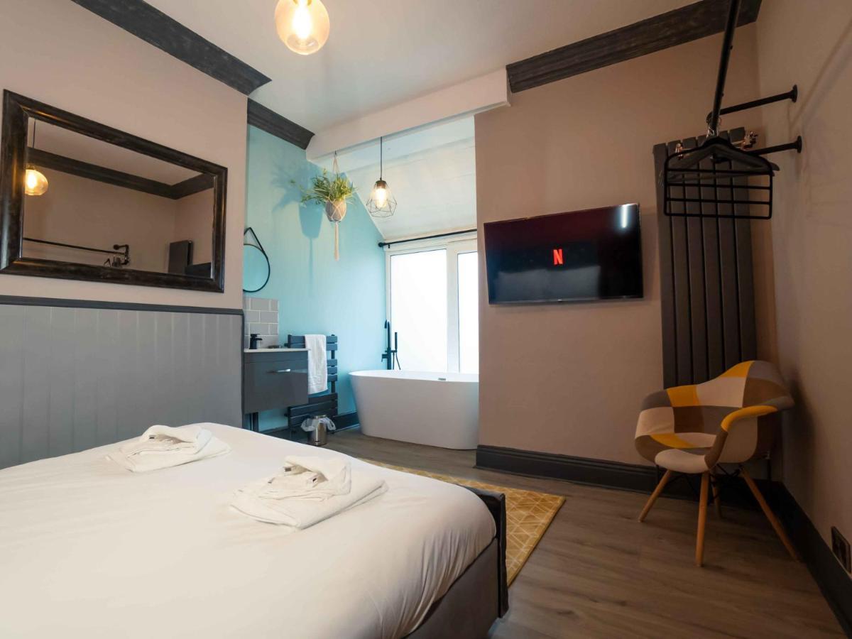 Pass The Keys Amazing, Newly Renovated 5Bedroom House Sleeps 10 Scarborough Exteriör bild