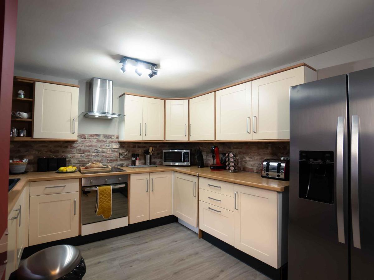 Pass The Keys Amazing, Newly Renovated 5Bedroom House Sleeps 10 Scarborough Exteriör bild