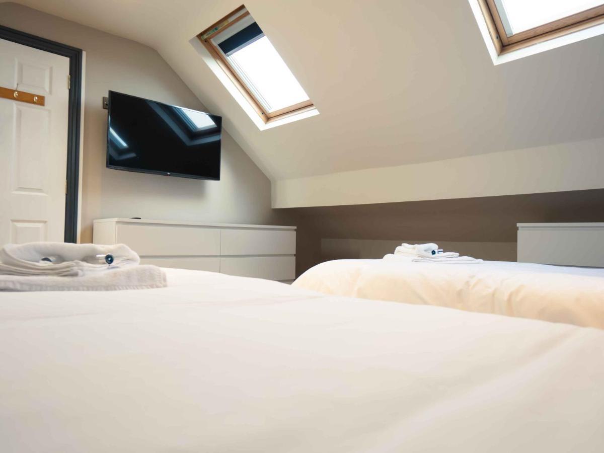 Pass The Keys Amazing, Newly Renovated 5Bedroom House Sleeps 10 Scarborough Exteriör bild