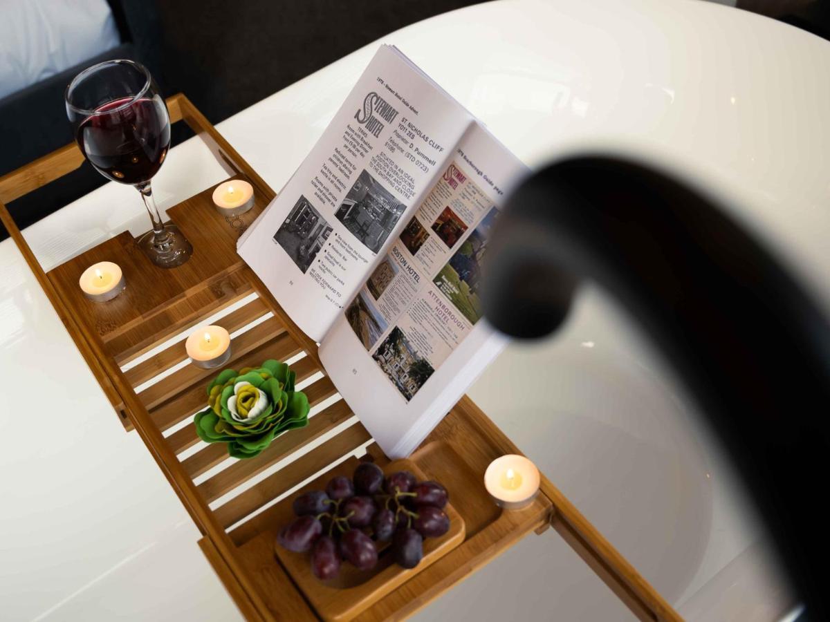 Pass The Keys Amazing, Newly Renovated 5Bedroom House Sleeps 10 Scarborough Exteriör bild